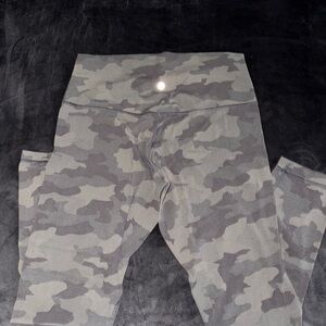 Lululemon Camouflage Leggings 25 inch